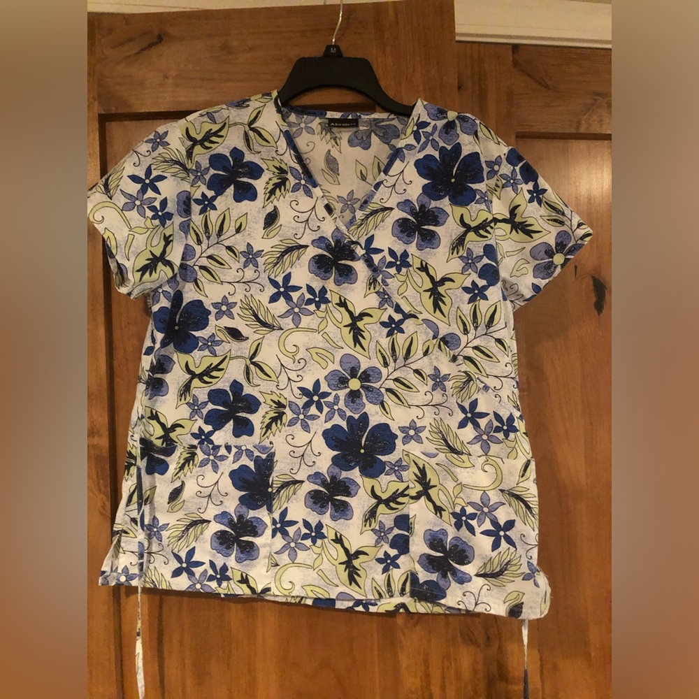Absolute brand floral scrub top size small.